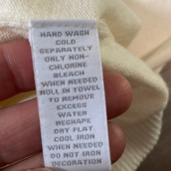 Classic Pinup Sweater Bow Embellishment - Picture 5 of 7